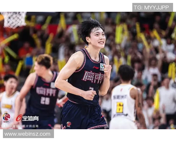 胡明轩：从青涩少年到篮球明星的成长之路与奋斗故事