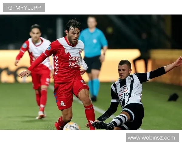 乌特勒支主场迎战埃因霍温双方争夺荷甲争冠关键战役